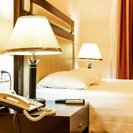 Bravia Eco Hotel Ломе Экстерьер фото