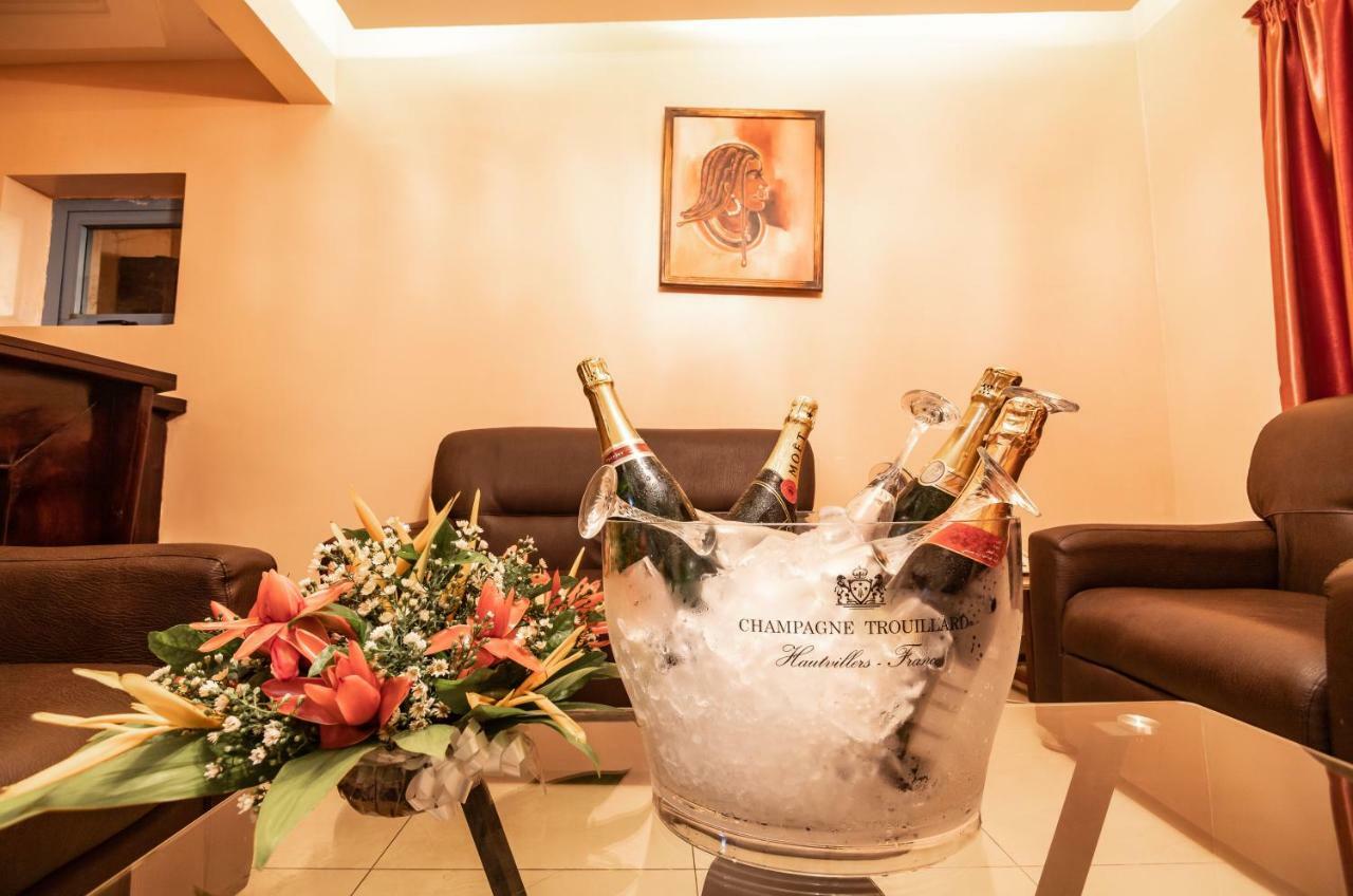 Bravia Eco Hotel Ломе Экстерьер фото